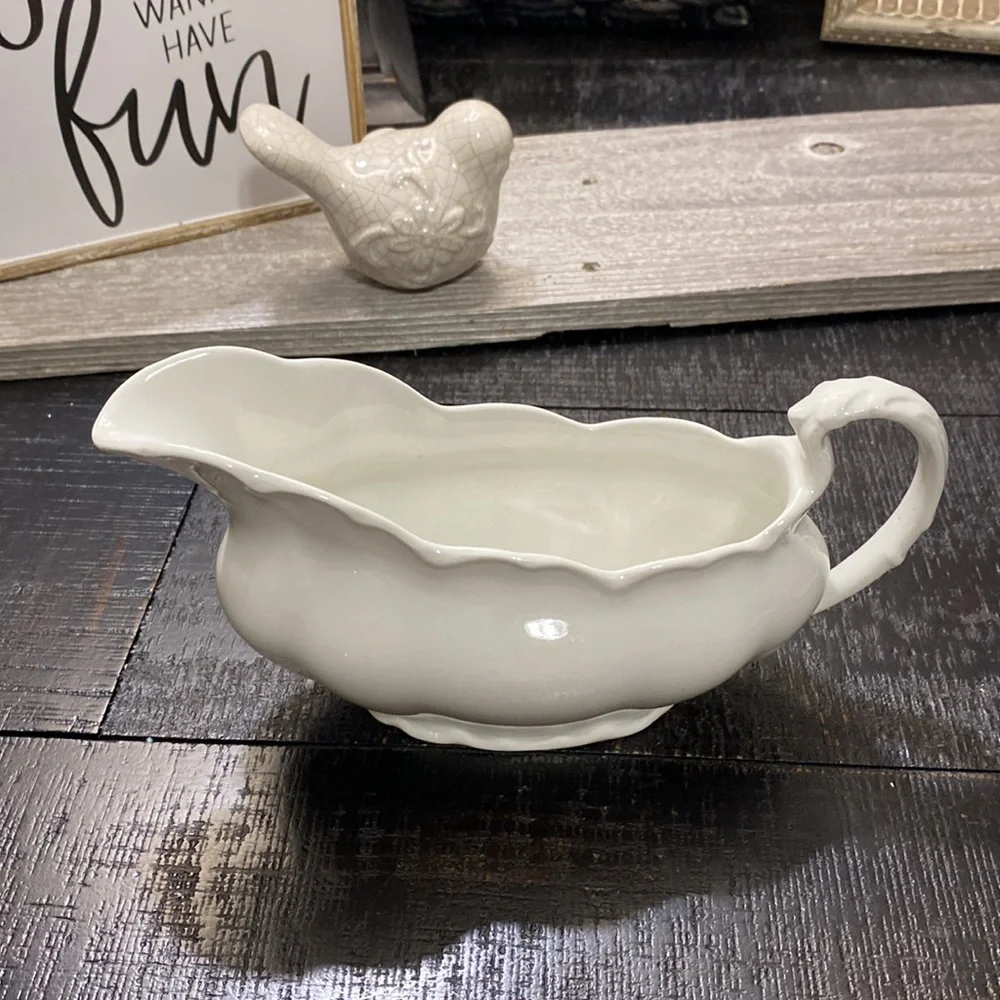 Vintage Johnson Bros. White England B Gravy Boat!
